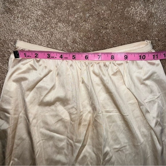 Vintage Cream Half Slip with Lace Hem and Bow Size Medium - Picture 5 of 9